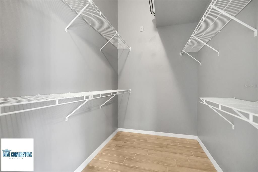 Activo con contrato: $2,150 (2 camas, 2 baños, 1380 Pies cuadrados)