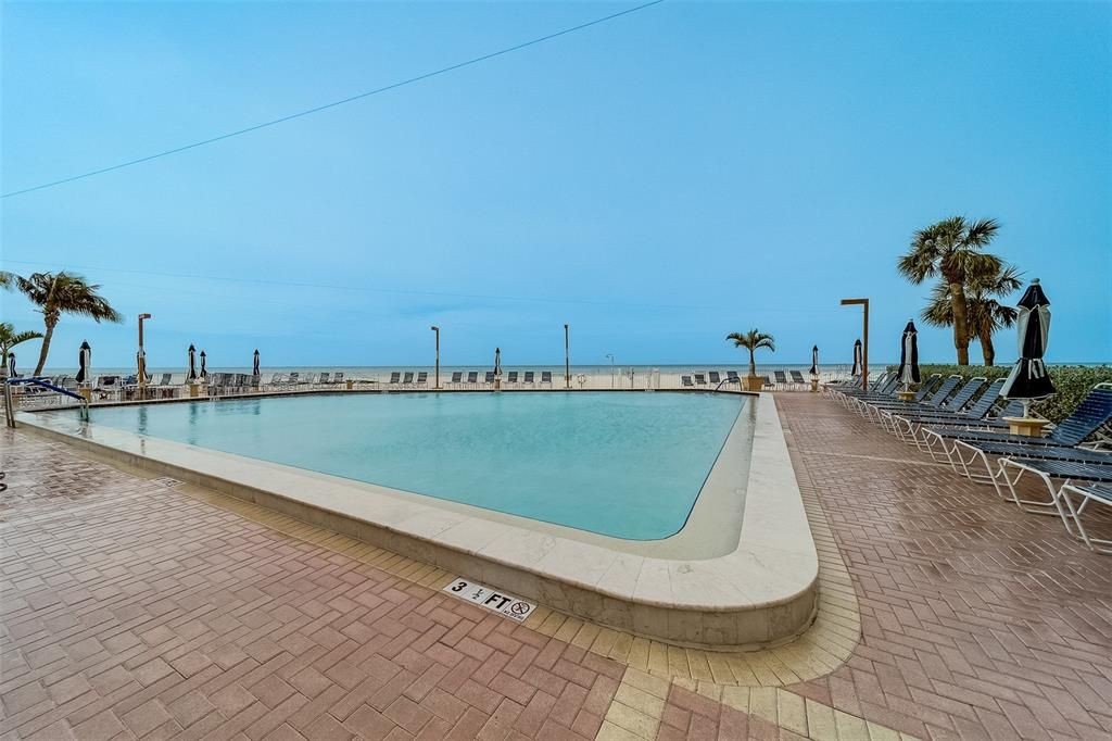 待售: $360,000 (1 贝兹, 1 浴室, 995 平方英尺)