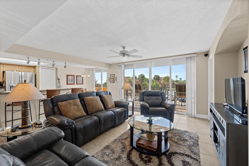 For Sale: $475,000 (3 beds, 2 baths, 1589 Square Feet)