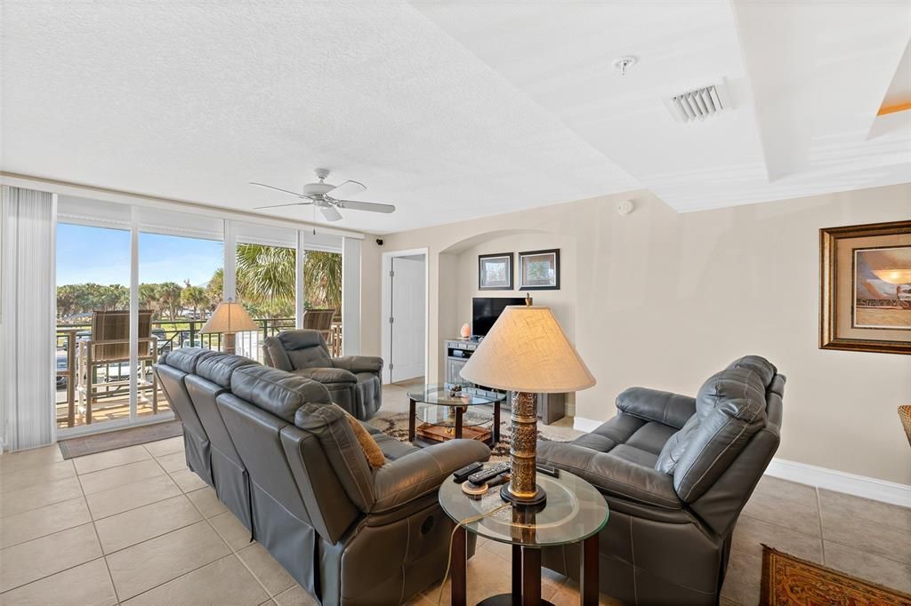 For Sale: $475,000 (3 beds, 2 baths, 1589 Square Feet)