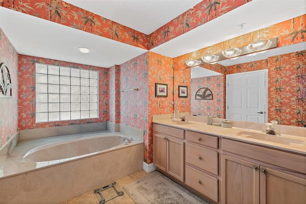 For Sale: $475,000 (3 beds, 2 baths, 1589 Square Feet)