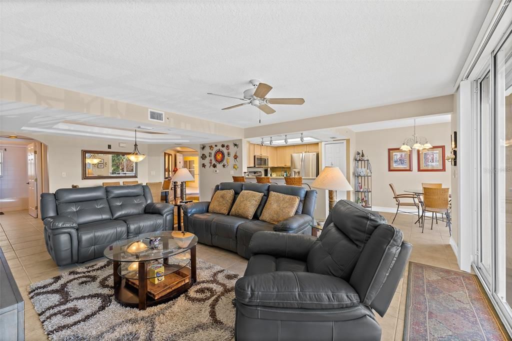 For Sale: $475,000 (3 beds, 2 baths, 1589 Square Feet)