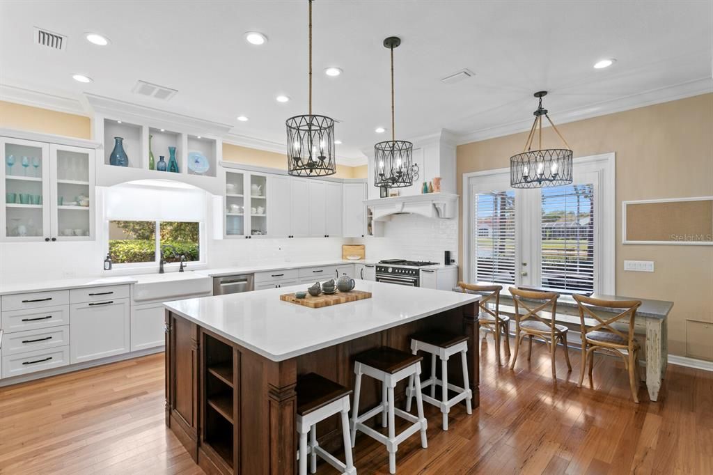 En Venta: $1,250,000 (5 camas, 3 baños, 3680 Pies cuadrados)