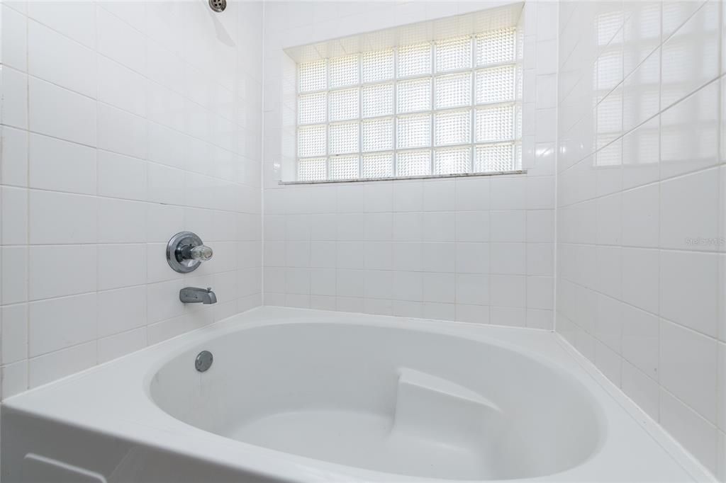 На продажу: $699,000 (3 спален, 2 ванн, 2216 Квадратных фут)