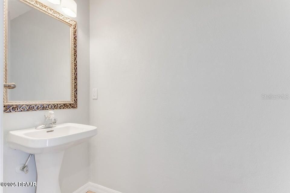 На продажу: $699,000 (3 спален, 2 ванн, 2216 Квадратных фут)