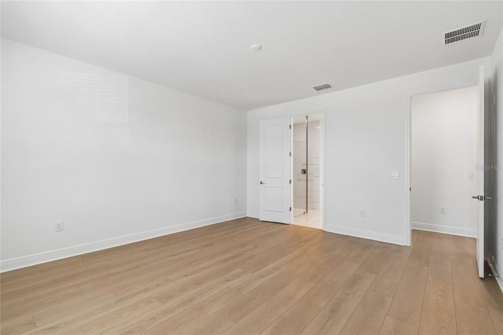 Под контрактом: $589,999 (3 спален, 3 ванн, 2406 Квадратных фут)