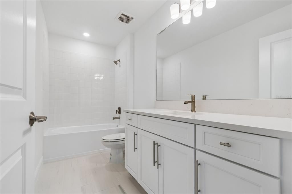Под контрактом: $589,999 (3 спален, 3 ванн, 2406 Квадратных фут)
