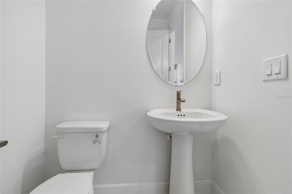 Под контрактом: $589,999 (3 спален, 3 ванн, 2406 Квадратных фут)