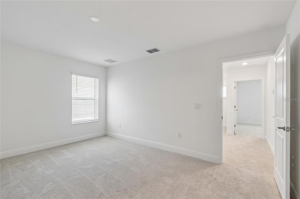 Под контрактом: $589,999 (3 спален, 3 ванн, 2406 Квадратных фут)