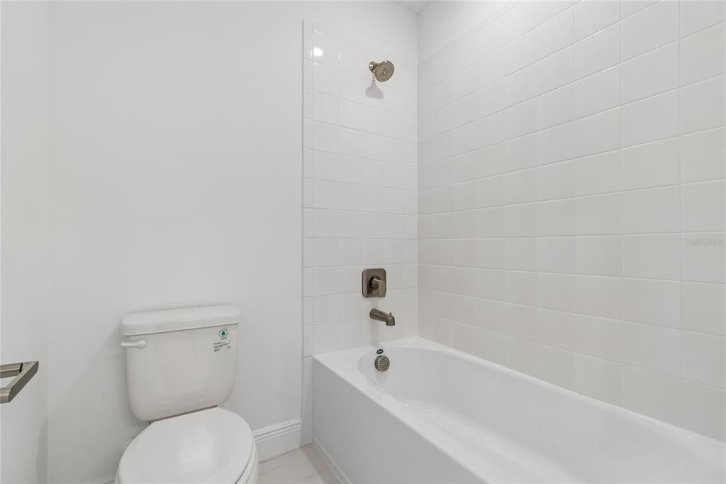 Под контрактом: $589,999 (3 спален, 3 ванн, 2406 Квадратных фут)