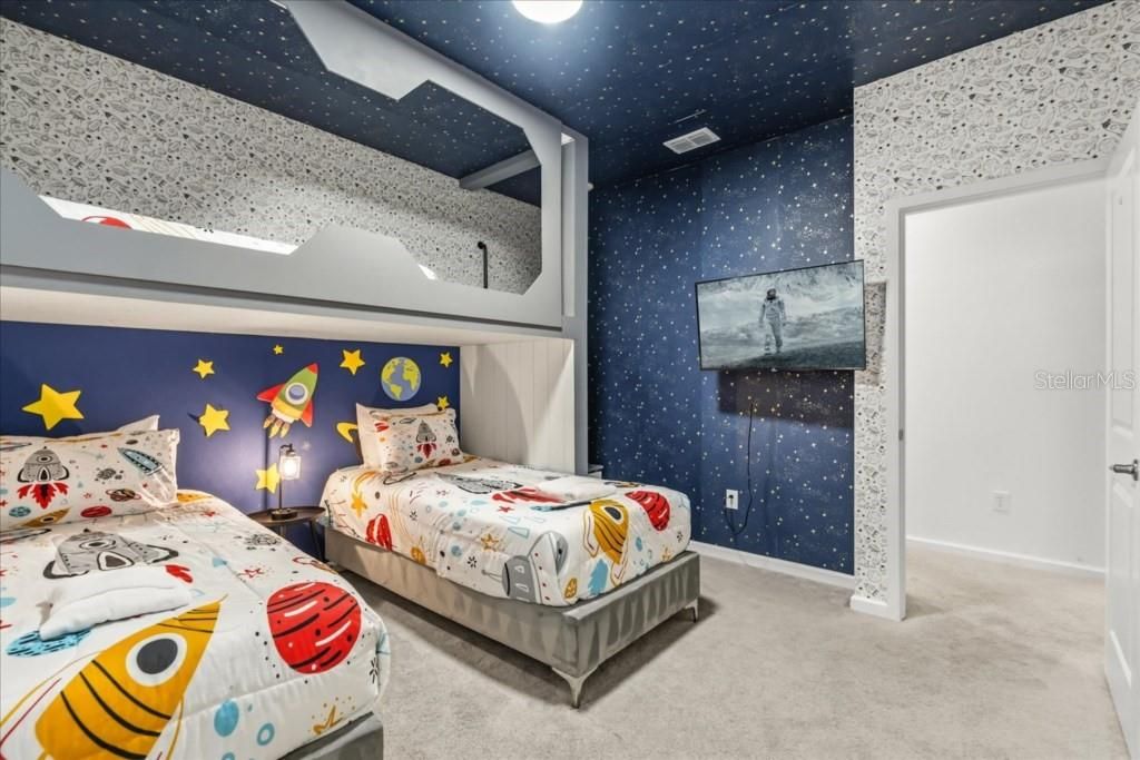 For Sale: $1,550,000 (12 beds, 11 baths, 4762 Square Feet)