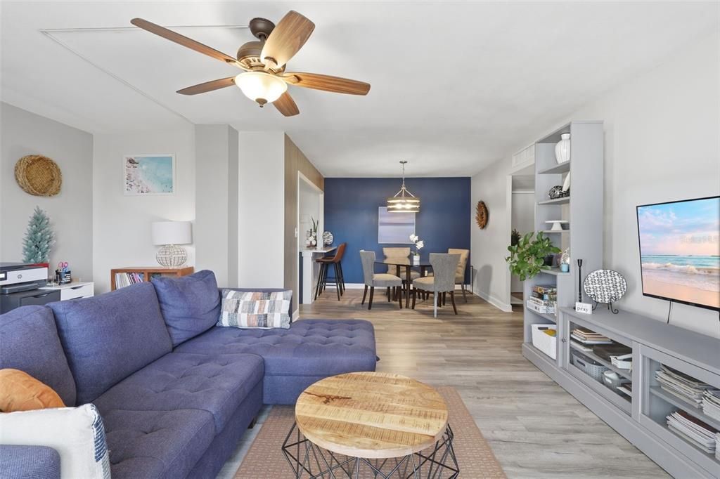For Sale: $140,000 (1 beds, 1 baths, 796 Square Feet)