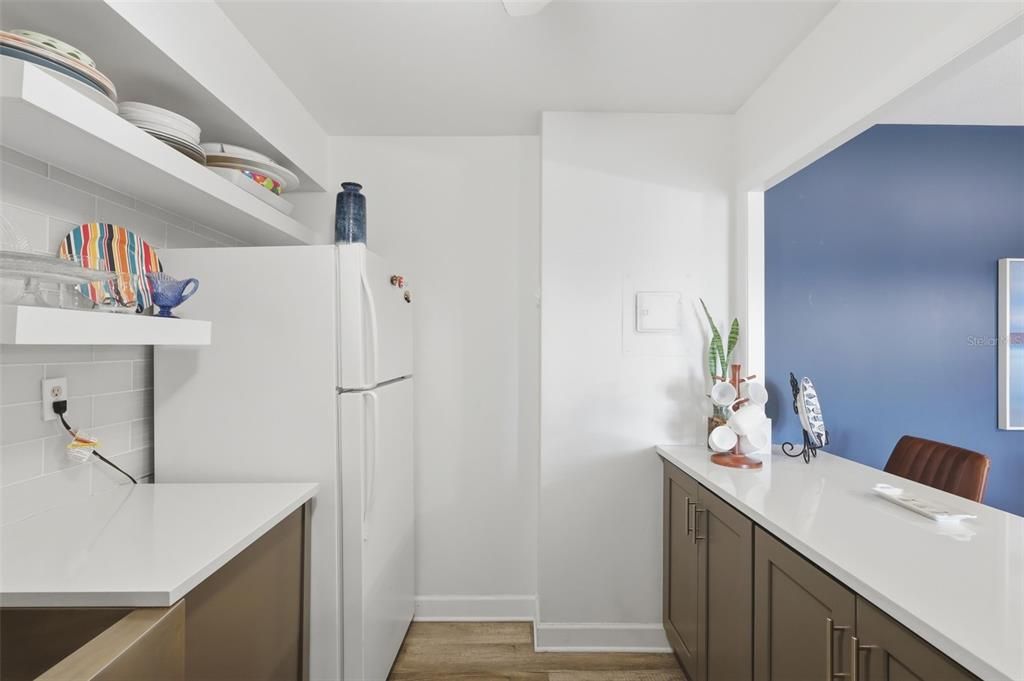 For Sale: $140,000 (1 beds, 1 baths, 796 Square Feet)