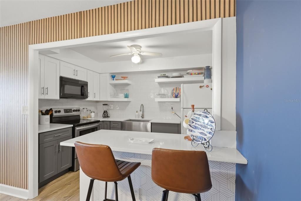 For Sale: $140,000 (1 beds, 1 baths, 796 Square Feet)