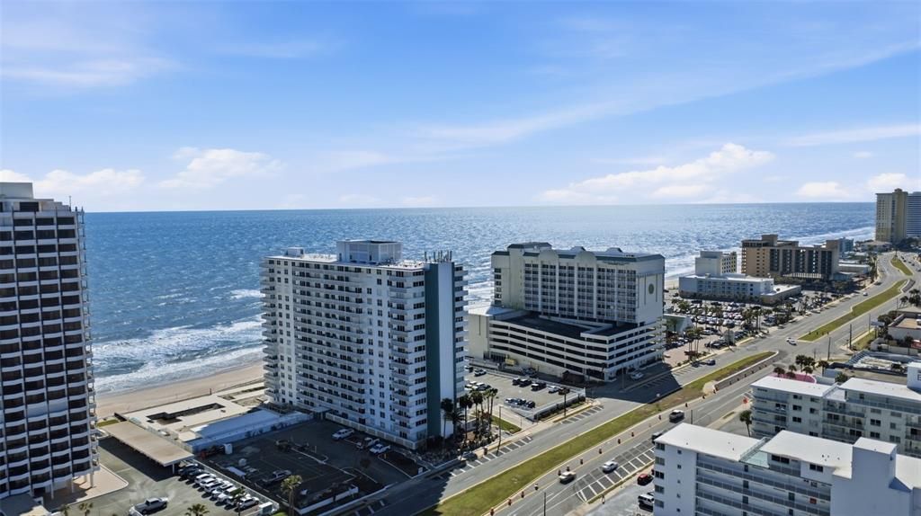 For Sale: $140,000 (1 beds, 1 baths, 796 Square Feet)
