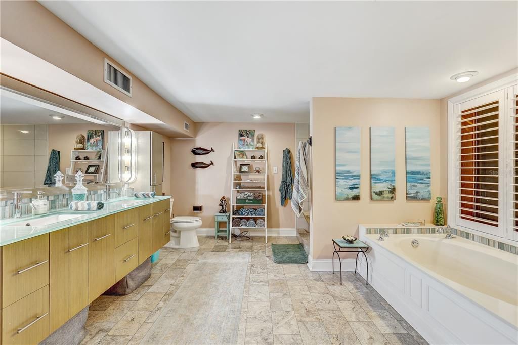 Active With Contract: $999,990 (3 beds, 3 baths, 2247 Square Feet)