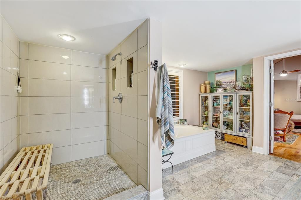 Active With Contract: $999,990 (3 beds, 3 baths, 2247 Square Feet)