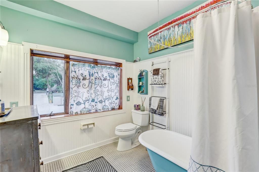 Active With Contract: $999,990 (3 beds, 3 baths, 2247 Square Feet)