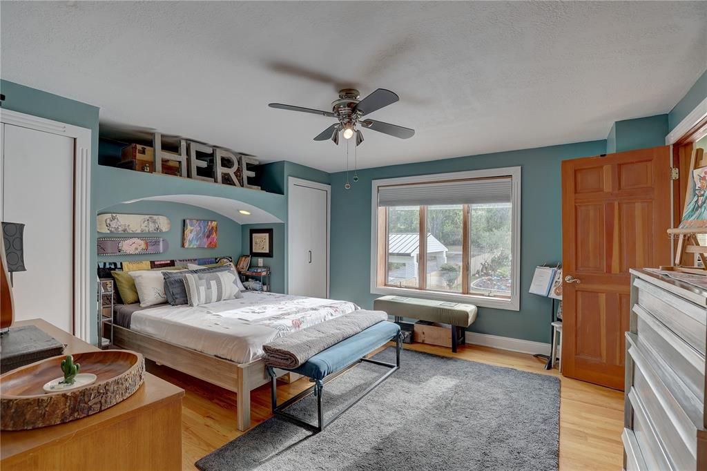 Active With Contract: $999,990 (3 beds, 3 baths, 2247 Square Feet)