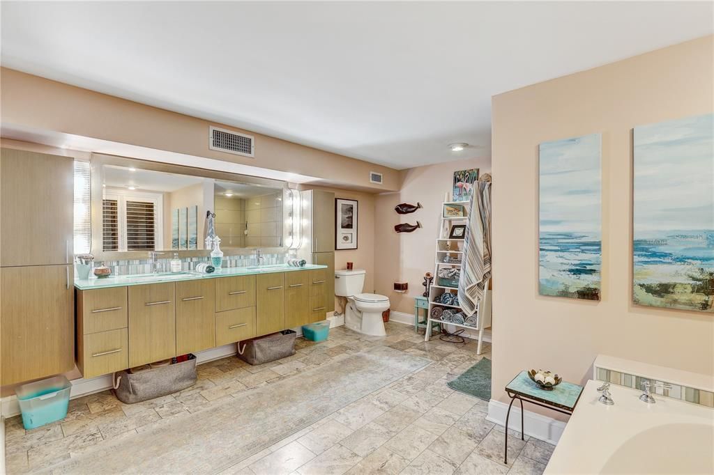 Active With Contract: $999,990 (3 beds, 3 baths, 2247 Square Feet)