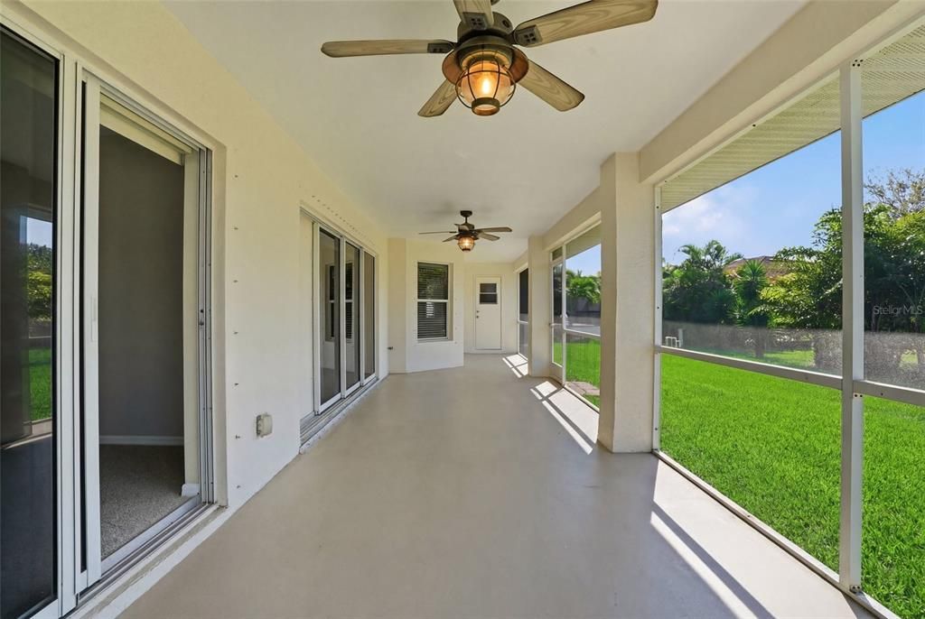 Activo con contrato: $329,900 (4 camas, 3 baños, 2118 Pies cuadrados)