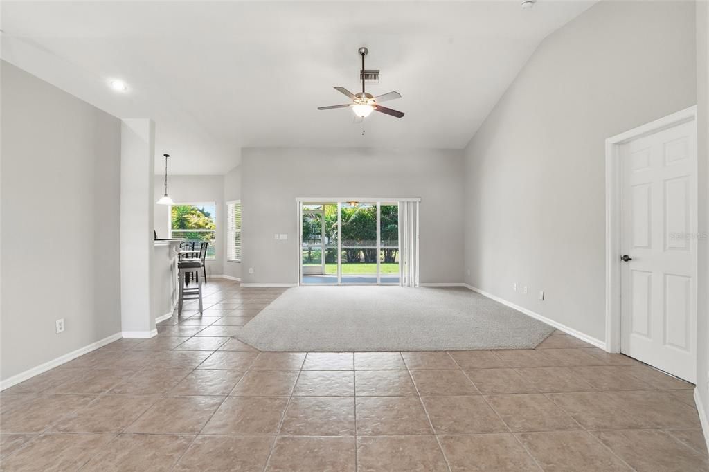 Activo con contrato: $329,900 (4 camas, 3 baños, 2118 Pies cuadrados)