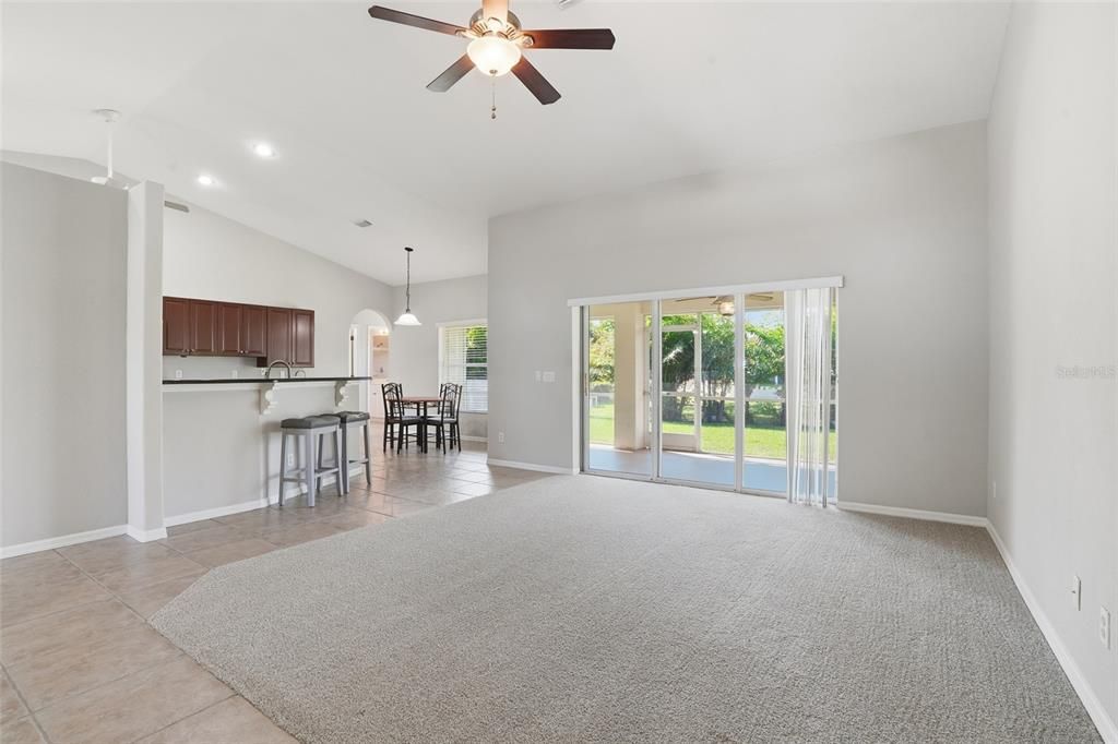 Activo con contrato: $329,900 (4 camas, 3 baños, 2118 Pies cuadrados)