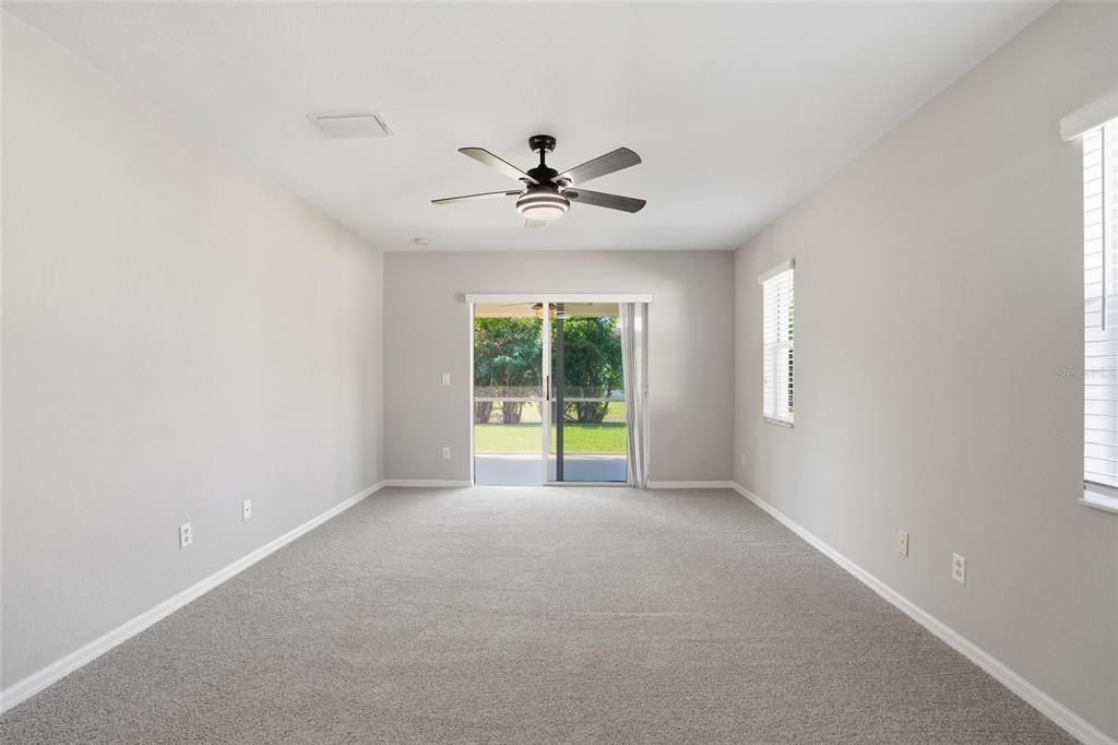 Activo con contrato: $329,900 (4 camas, 3 baños, 2118 Pies cuadrados)