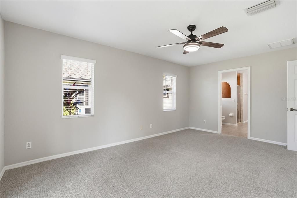 Activo con contrato: $329,900 (4 camas, 3 baños, 2118 Pies cuadrados)