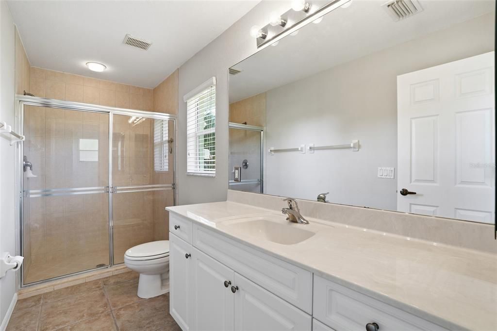 Activo con contrato: $329,900 (4 camas, 3 baños, 2118 Pies cuadrados)