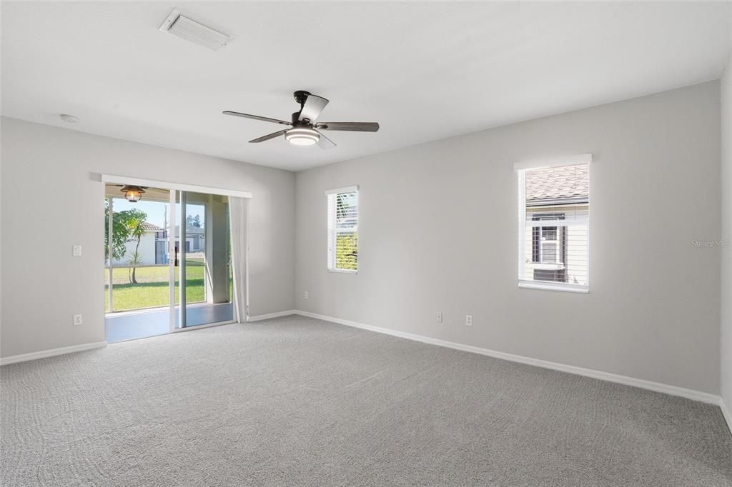 Activo con contrato: $329,900 (4 camas, 3 baños, 2118 Pies cuadrados)
