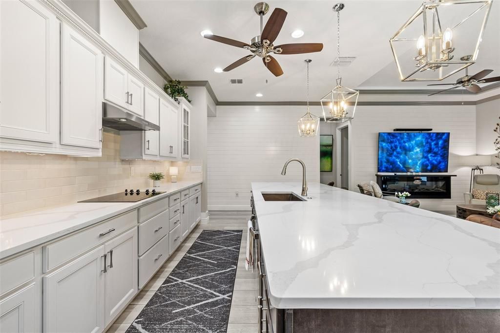 Activo con contrato: $725,000 (4 camas, 3 baños, 2528 Pies cuadrados)