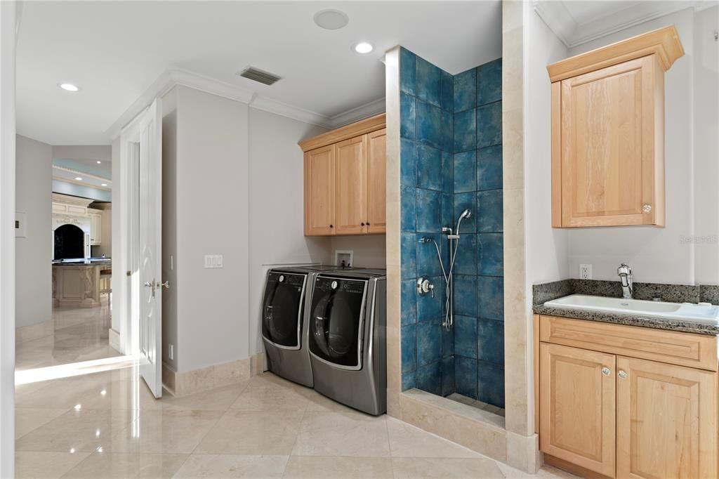 For Sale: $7,999,999 (6 beds, 8 baths, 13711 Square Feet)