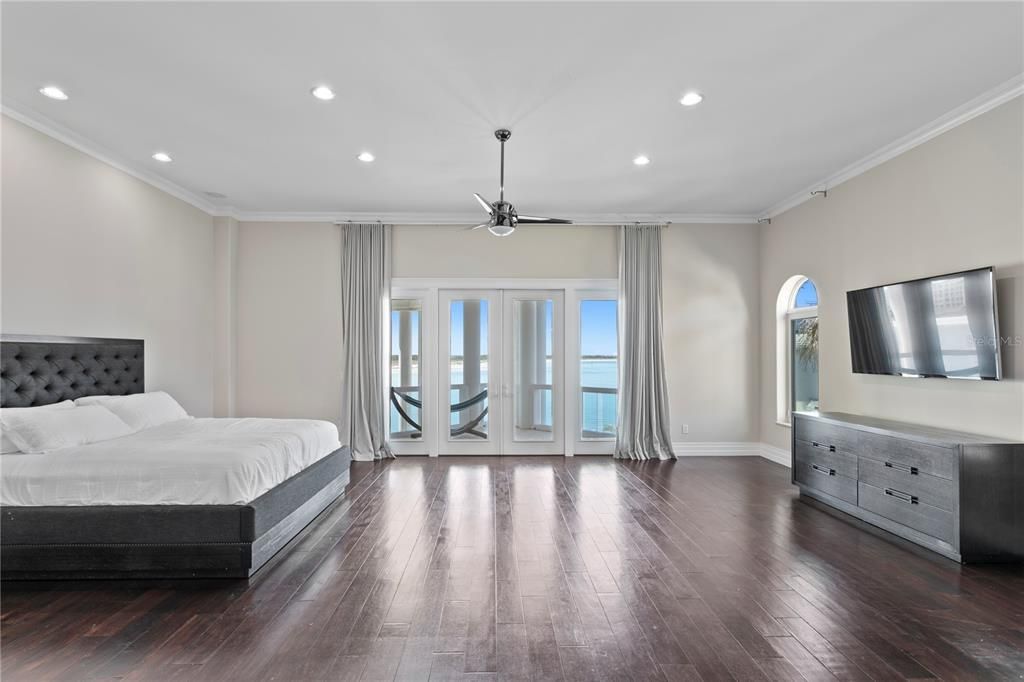 For Sale: $7,999,999 (6 beds, 8 baths, 13711 Square Feet)