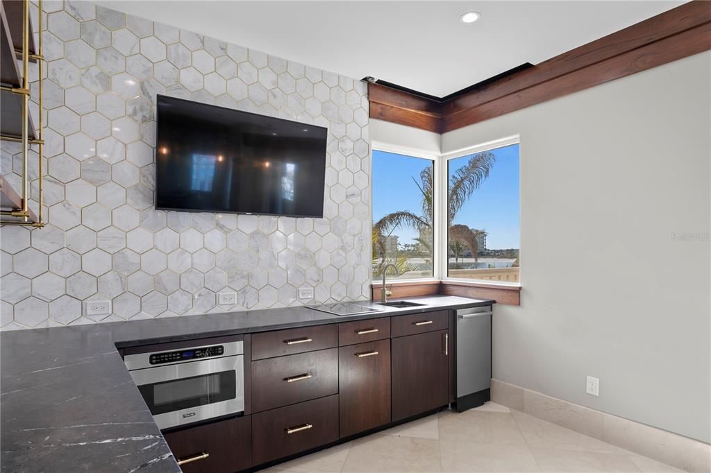 For Sale: $7,999,999 (6 beds, 8 baths, 13711 Square Feet)