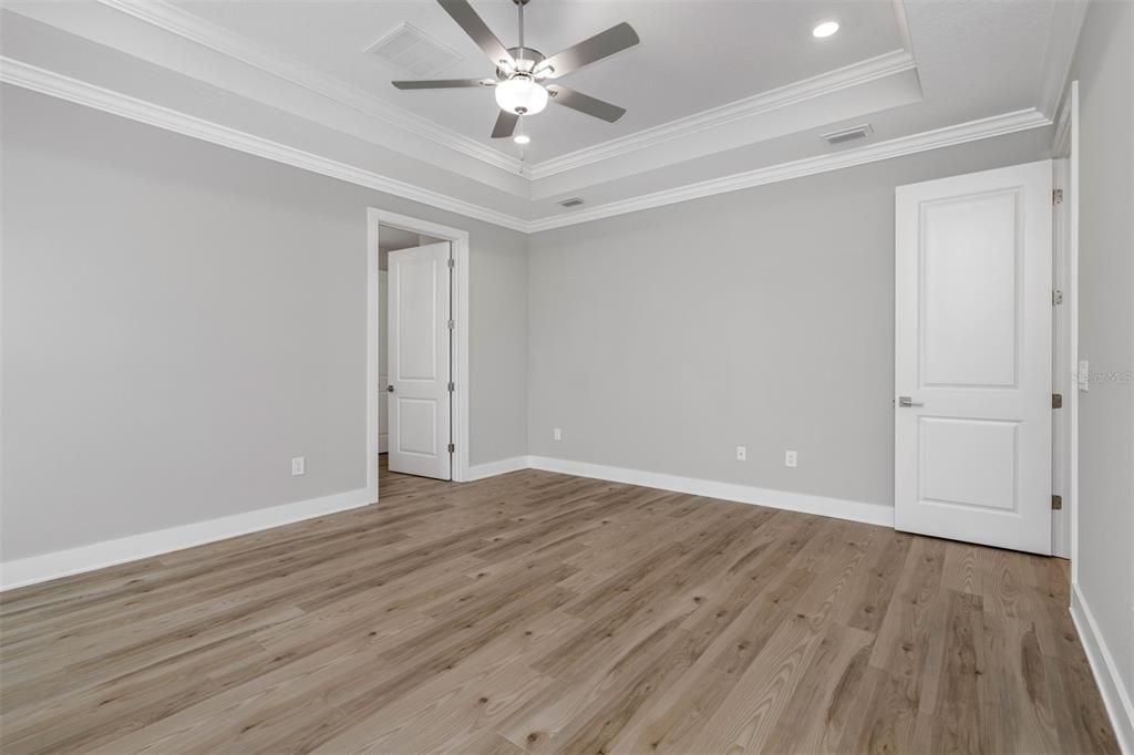 Activo con contrato: $831,900 (3 camas, 2 baños, 2995 Pies cuadrados)