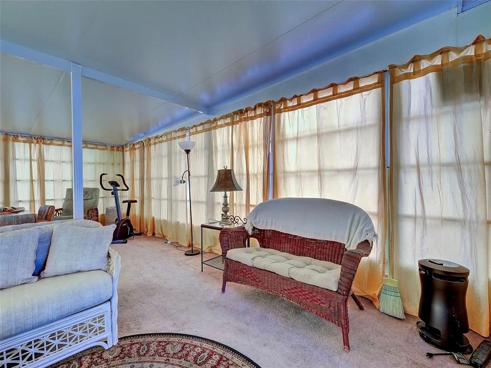 Active With Contract: $245,000 (2 beds, 1 baths, 1060 Square Feet)