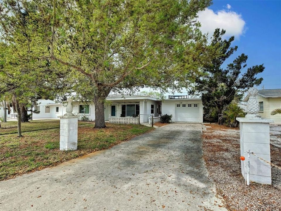 Active With Contract: $245,000 (2 beds, 1 baths, 1060 Square Feet)