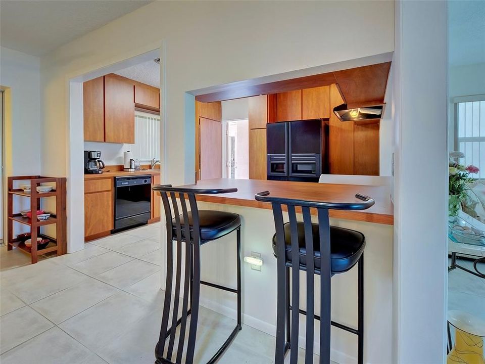 Active With Contract: $245,000 (2 beds, 1 baths, 1060 Square Feet)