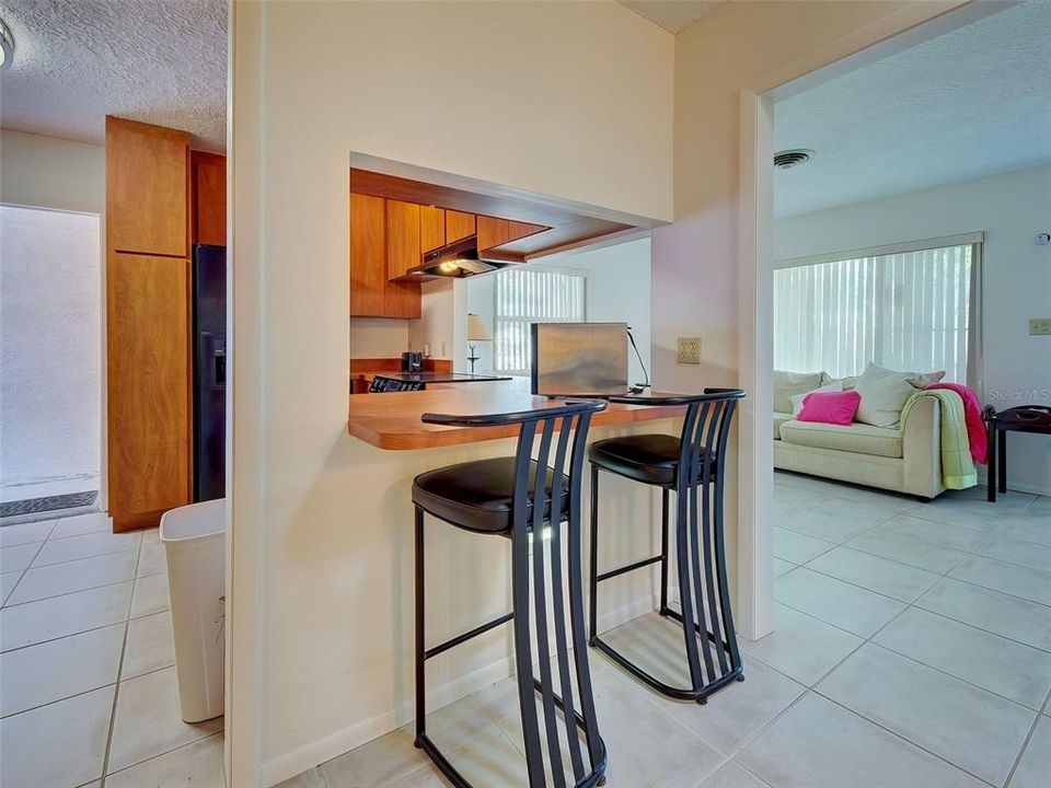Active With Contract: $245,000 (2 beds, 1 baths, 1060 Square Feet)