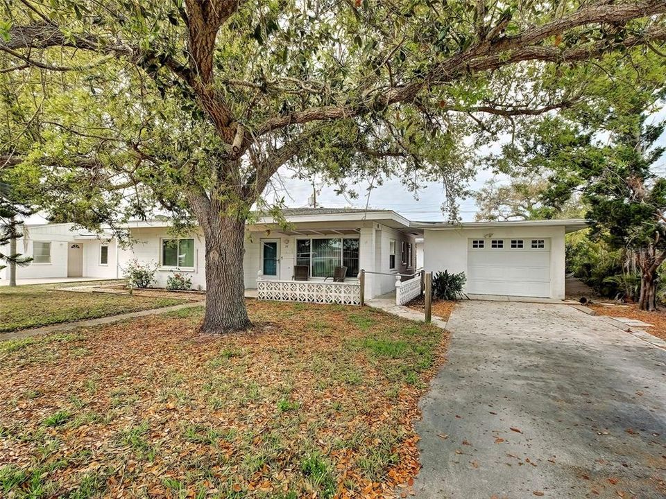 Active With Contract: $245,000 (2 beds, 1 baths, 1060 Square Feet)