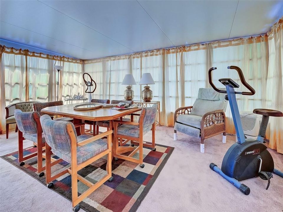 Active With Contract: $245,000 (2 beds, 1 baths, 1060 Square Feet)