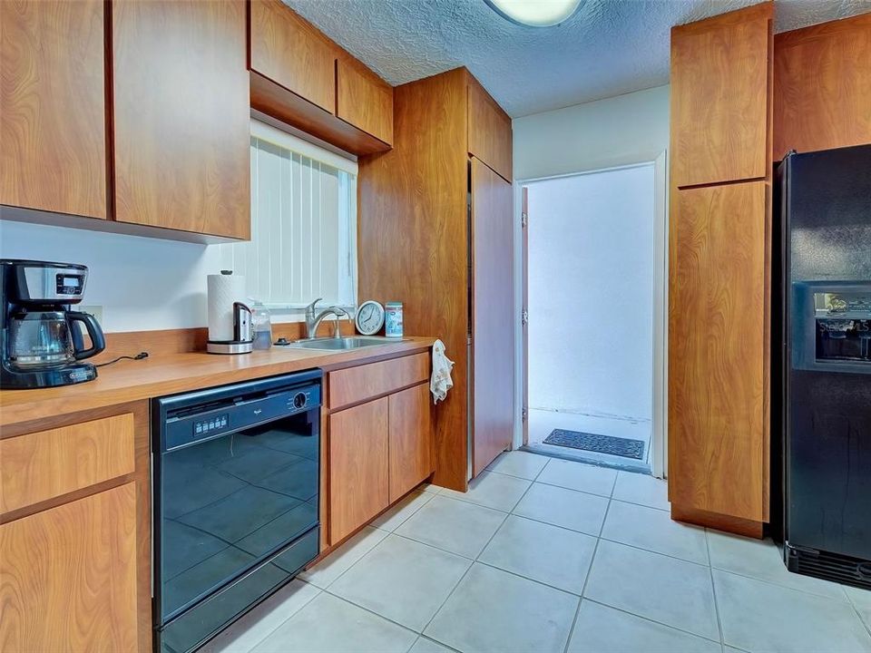 Active With Contract: $245,000 (2 beds, 1 baths, 1060 Square Feet)