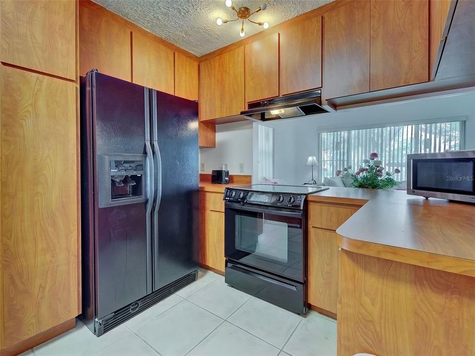 Active With Contract: $245,000 (2 beds, 1 baths, 1060 Square Feet)