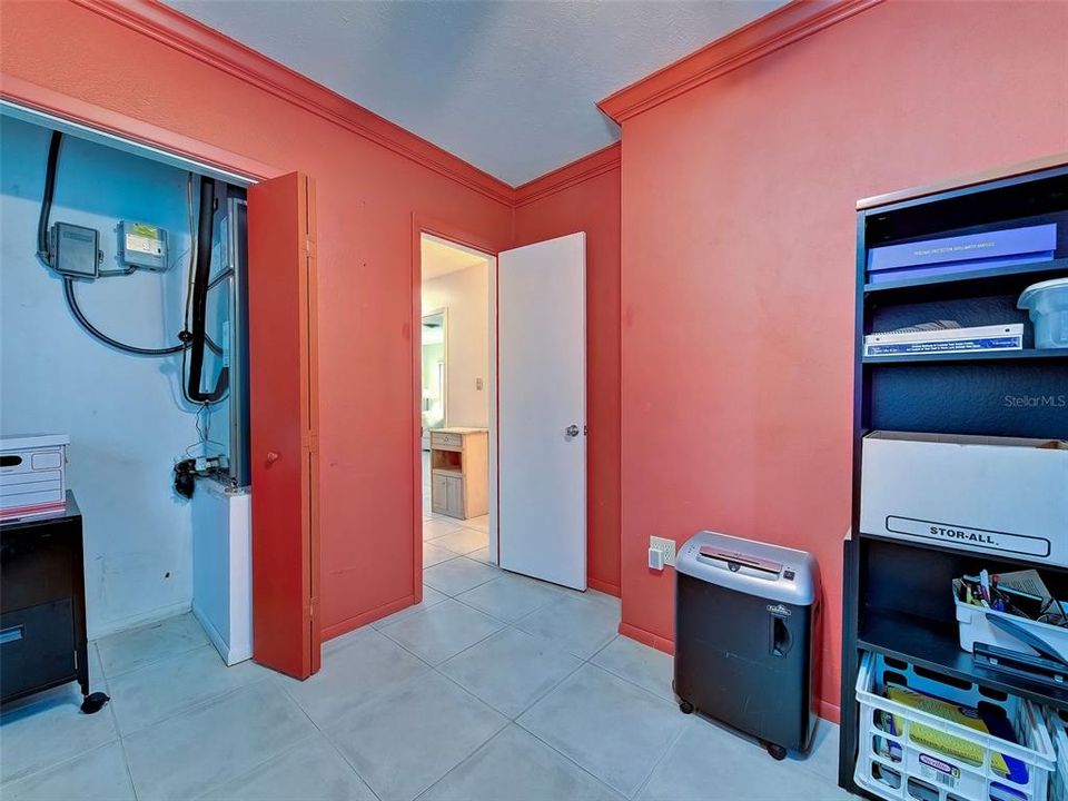 Active With Contract: $245,000 (2 beds, 1 baths, 1060 Square Feet)