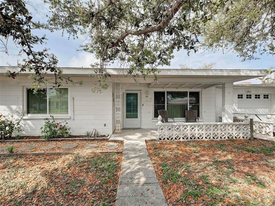 Active With Contract: $245,000 (2 beds, 1 baths, 1060 Square Feet)