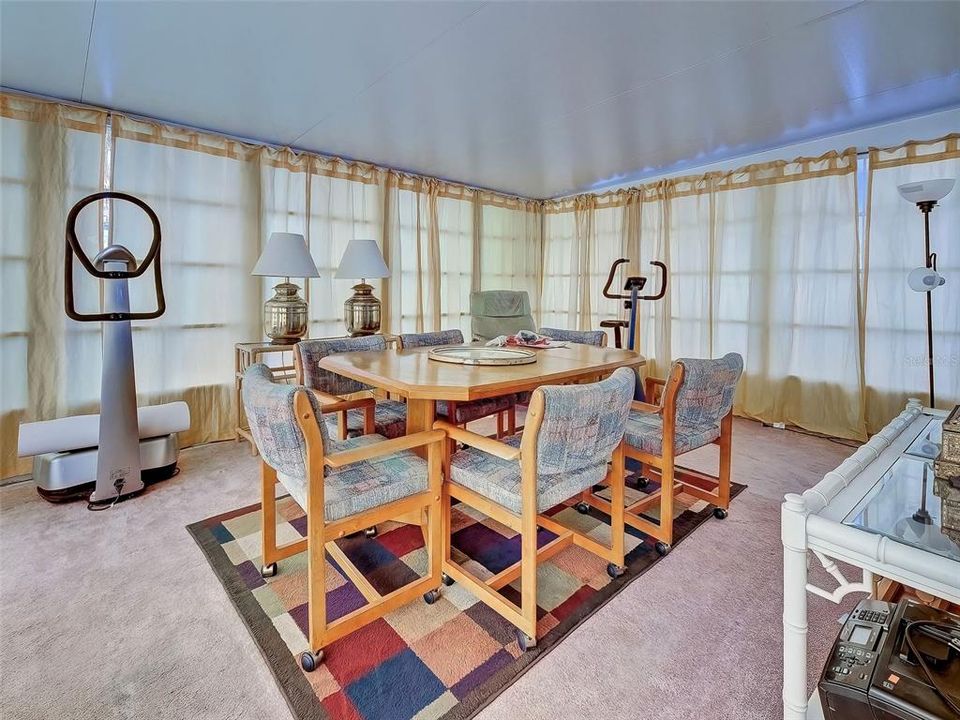 Active With Contract: $245,000 (2 beds, 1 baths, 1060 Square Feet)