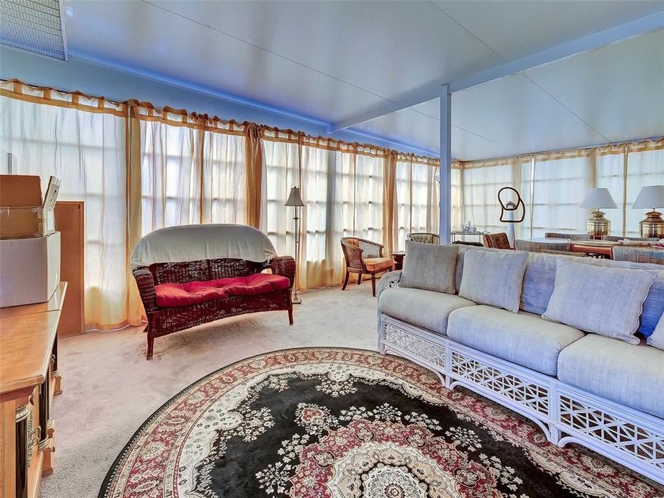 Active With Contract: $245,000 (2 beds, 1 baths, 1060 Square Feet)