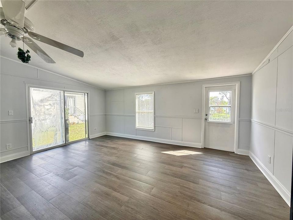 На продажу: $175,000 (2 спален, 2 ванн, 936 Квадратных фут)