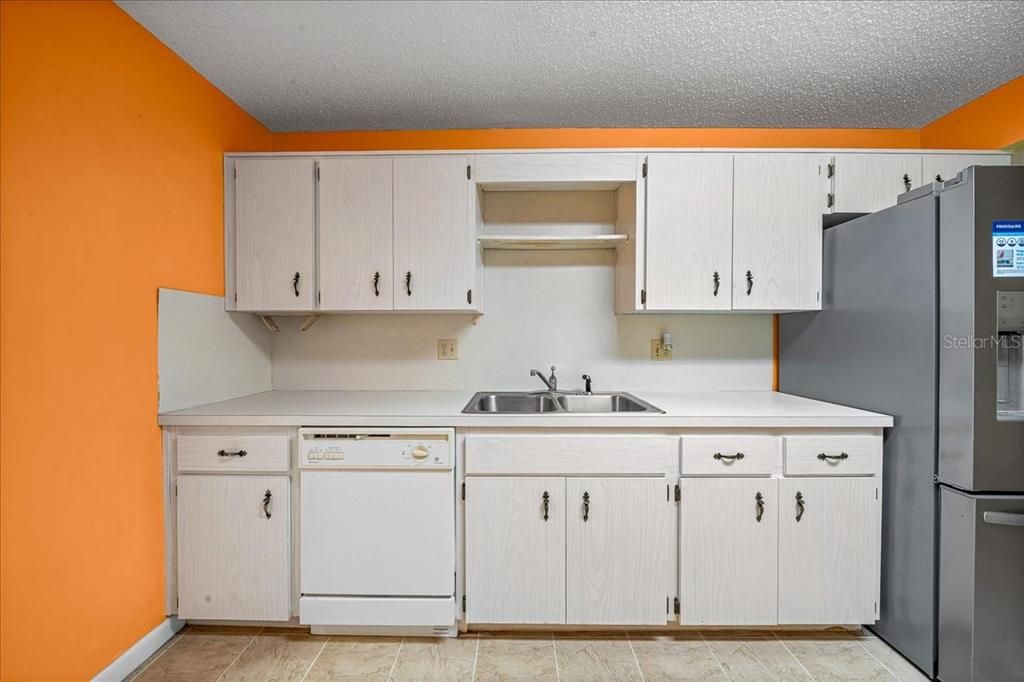 待售: $134,900 (2 贝兹, 2 浴室, 1369 平方英尺)